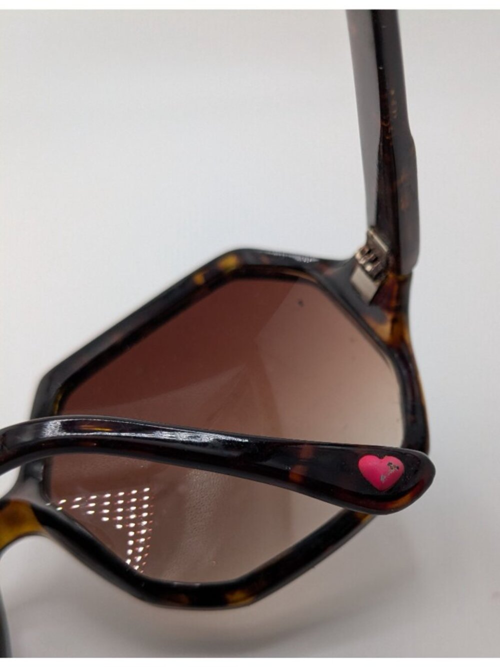 Betsey Johnson Oversized Tortoise Sunglasses With Gradient Brown Lenses - Picture 3 of 5
